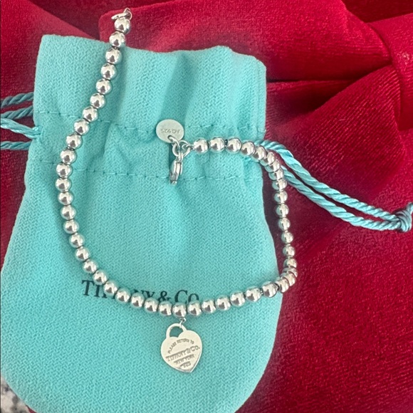 Tiffany & Co 4mm beaded bracelet with heart - Picture 3 of 5